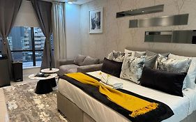 Sandton Skye Stylish Apartment Free Wifi & Gym
